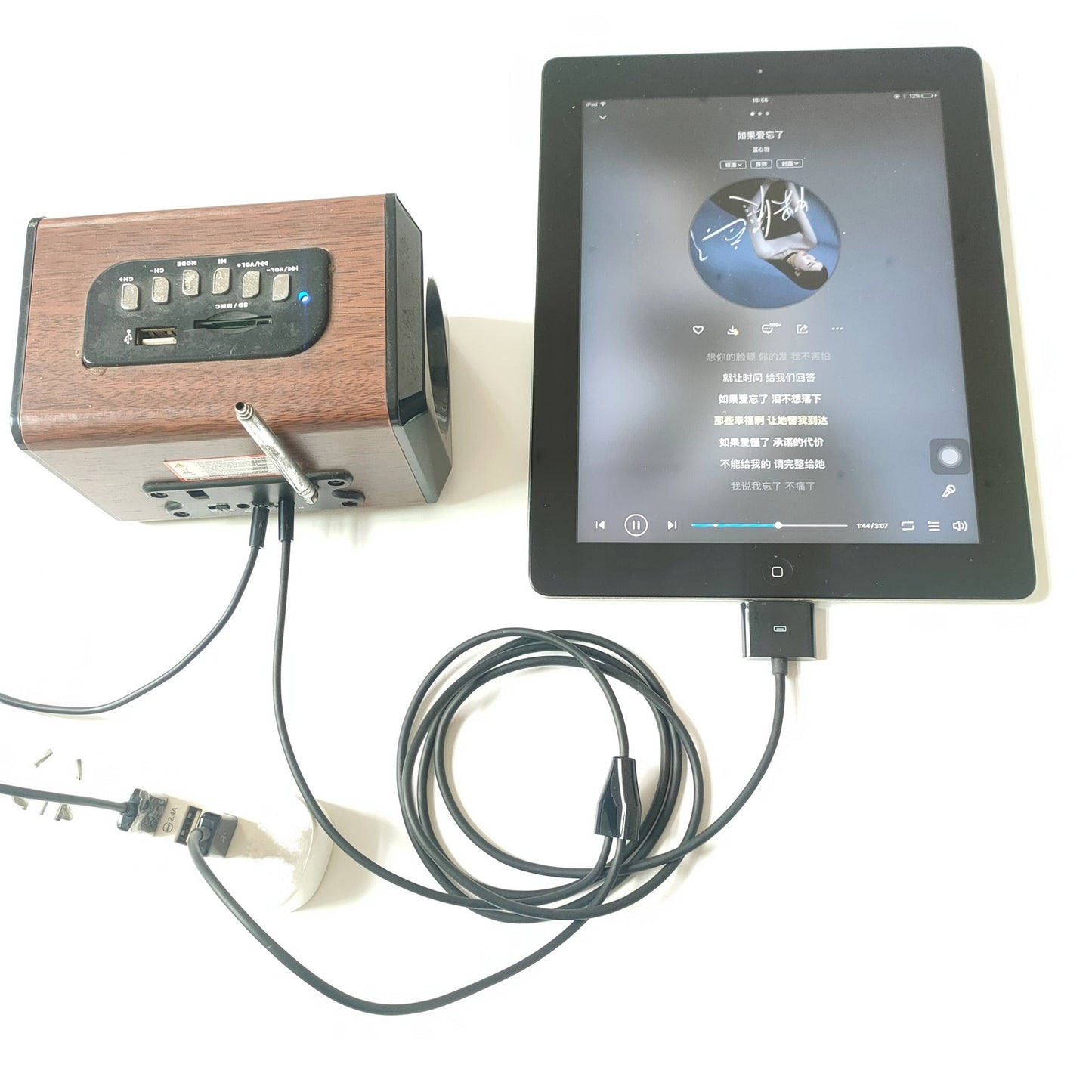 Suitable for iPhone 4S, iPod, AUX car audio cable, phone USB charging data cable, 1.5 meters
